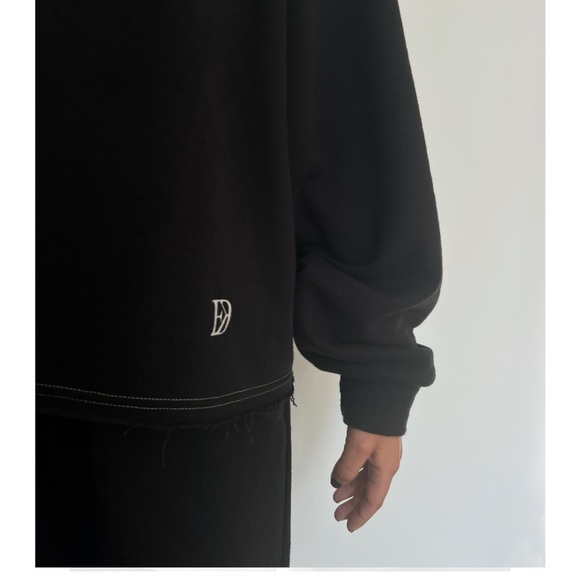 EKD collections set top are size XS pants are M this is a set runs loose - Picture 6 of 9